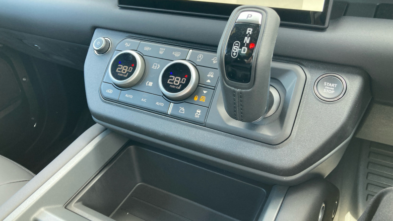 Land Rover Defender 3.0 D350 X-Dynamic SE 130 5dr Auto [8 Seat] Diesel Estate